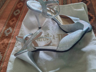 zapatos-plateados-como-nuevos