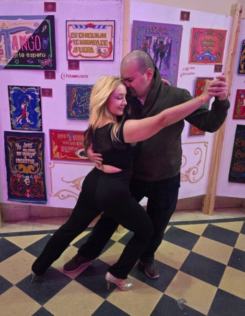follower-tango-taxi-dancer-woman-argentina-buenos-aires-big-0